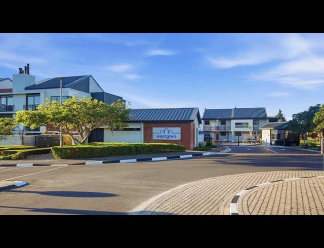 2 BEDROOM APARTMENT FOR SALE IN VREDEKLOOF HEIGHTS